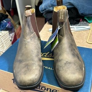 Blundstone unisex high top - Rustic Brown.  NWT